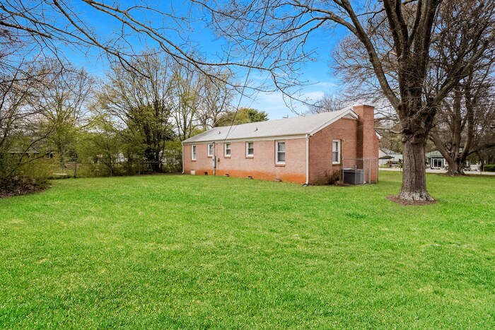 Building Photo - 608 S Fairfield Rd