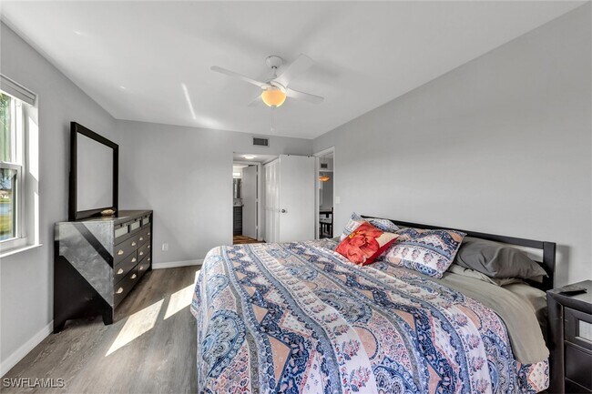 Building Photo - 12250 Tamiami Trl E