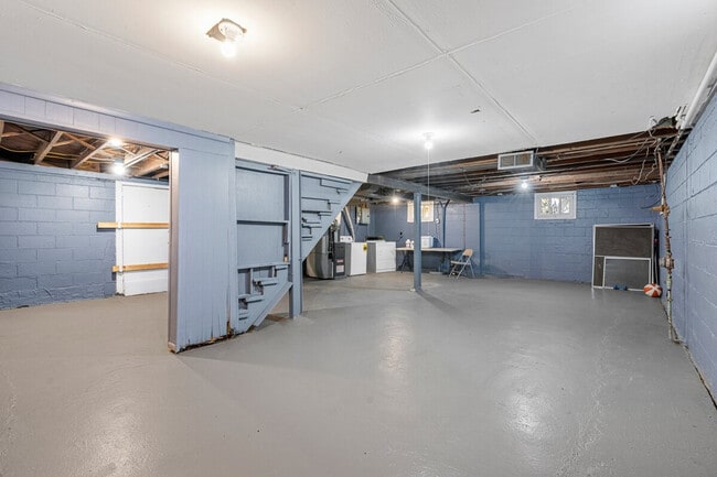 Building Photo - 6563 Julian Ave