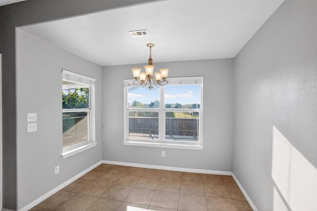 Building Photo - 219 Valley Oaks Loop