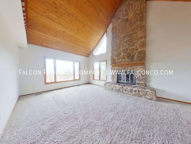 Building Photo - 985 Pulpit Rock Cir S