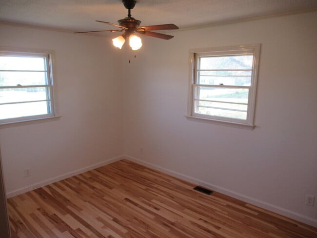 Building Photo - Charming 3-Bedroom Brick Home for Rent on the West Side of Lincolnton!