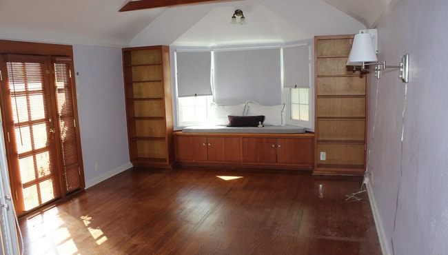 Building Photo - Charming 3 Bed, 2 Bath Single Story Home with AC in Barron Park