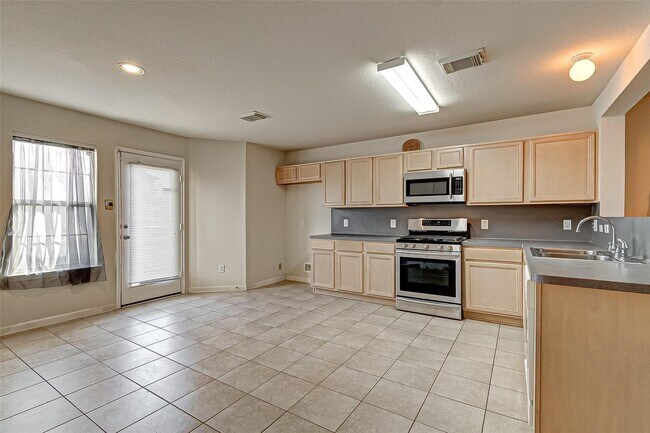 Building Photo - 2642 Skyview Trace Ct