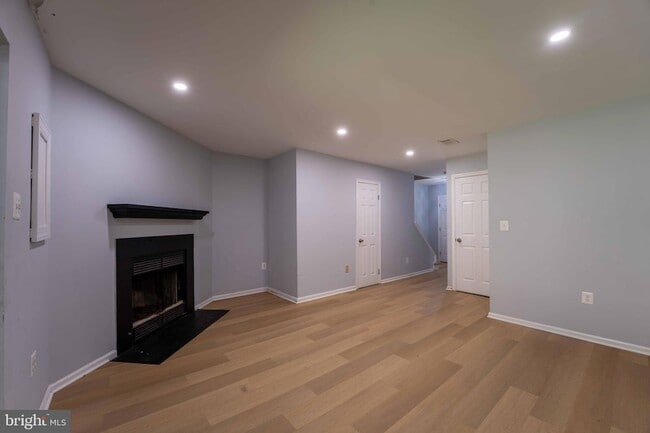 Building Photo - 18246 Fox Chase Cir