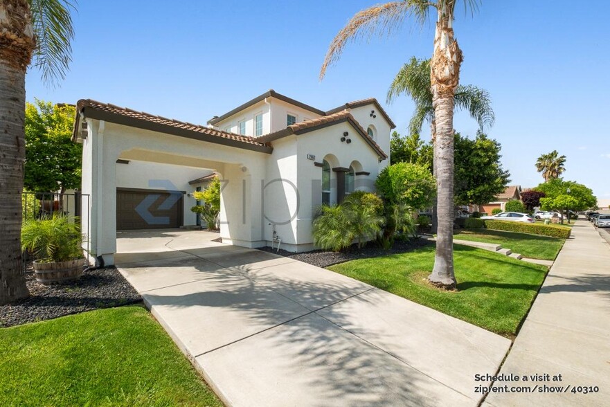 Building Photo - 2862 Safford Ave
