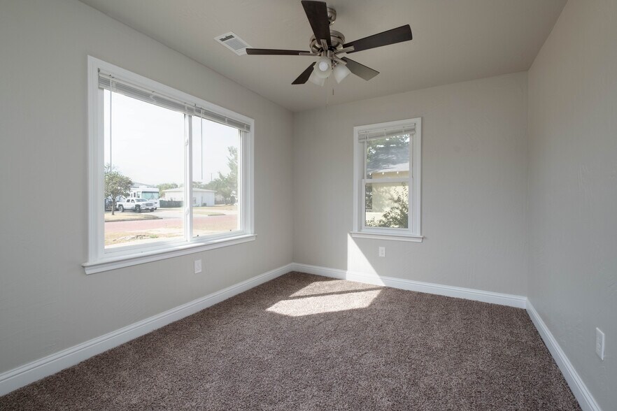 Building Photo - 2007 7th Ave