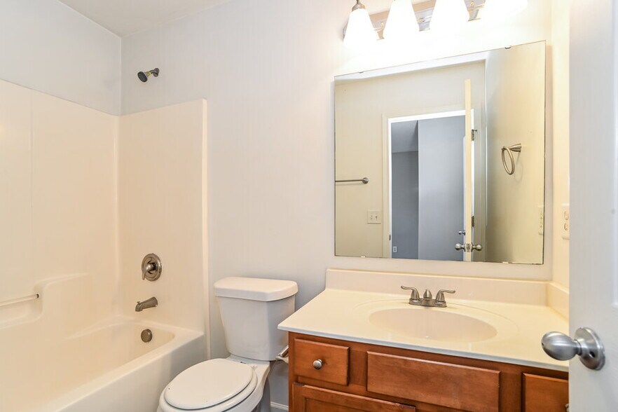 Building Photo - 913 River Trail Rd