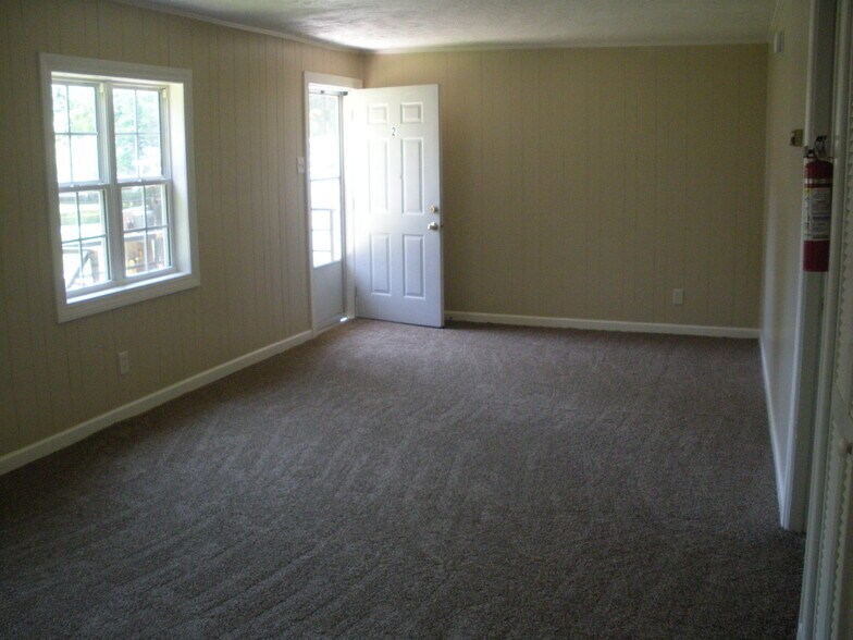 Building Photo - 17 David St