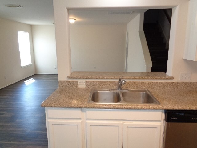 Building Photo - 16747 Fallen Timbers Dr