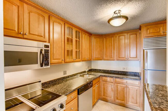 Building Photo - 480 N McClurg Ct