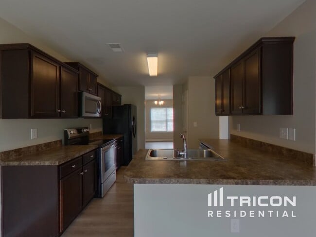 Building Photo - 714 Streamside Dr