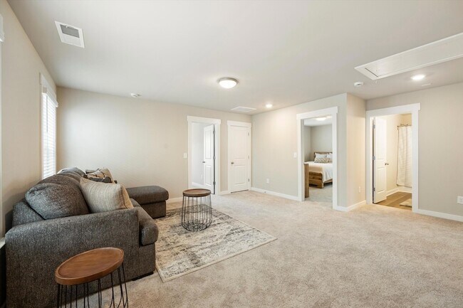 Building Photo - 2117 Firelight Wy