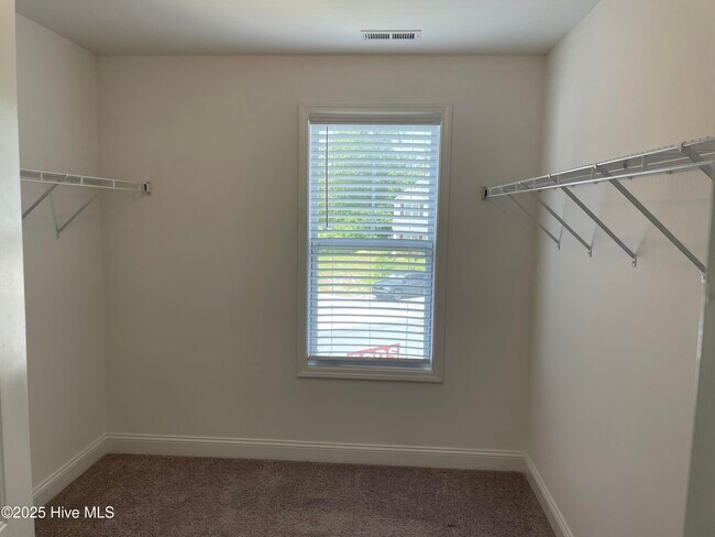 Building Photo - 3135 S Rocklund Ct