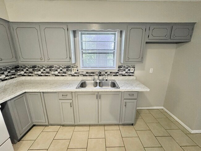 Building Photo - 2511 Frayser Blvd