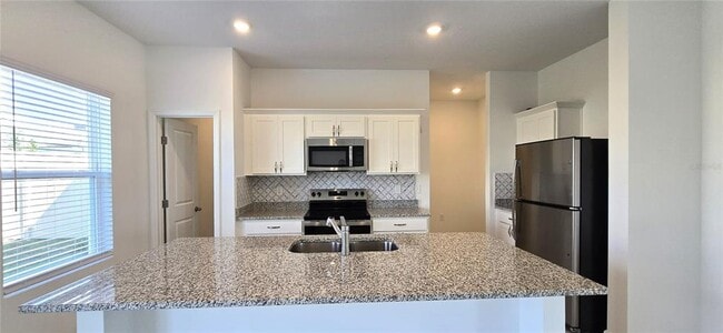 Building Photo - 2803 Poppy Ave