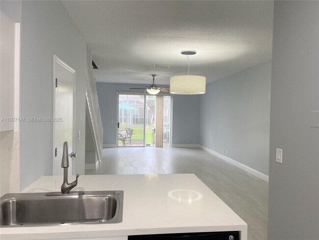 Building Photo - 1861 Salerno Cir