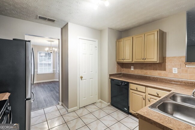 Building Photo - 7752 New Castle Way