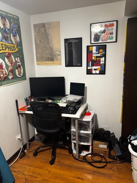 Building Photo - 3351 N Kenmore Ave