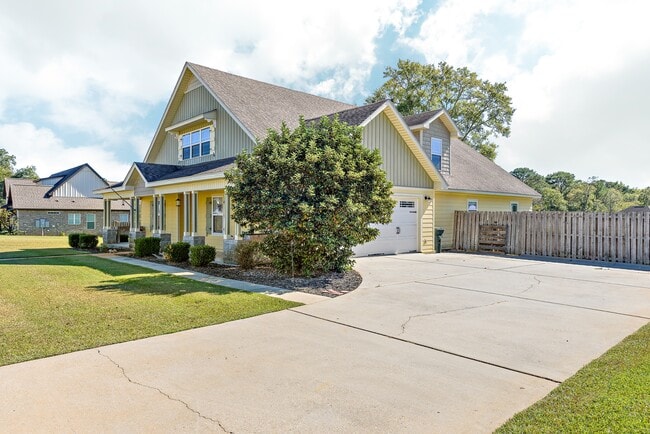 Building Photo - 304 Squirrel Hollow