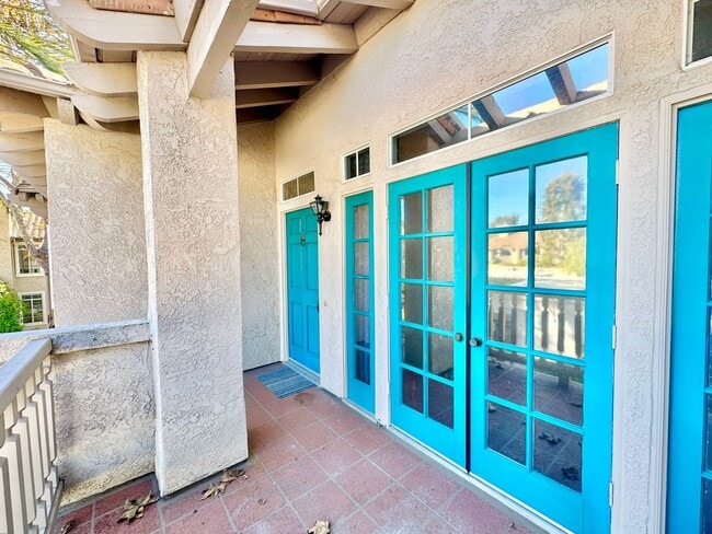 Building Photo - Beautiful Upstairs Condo Unit in the Priva...