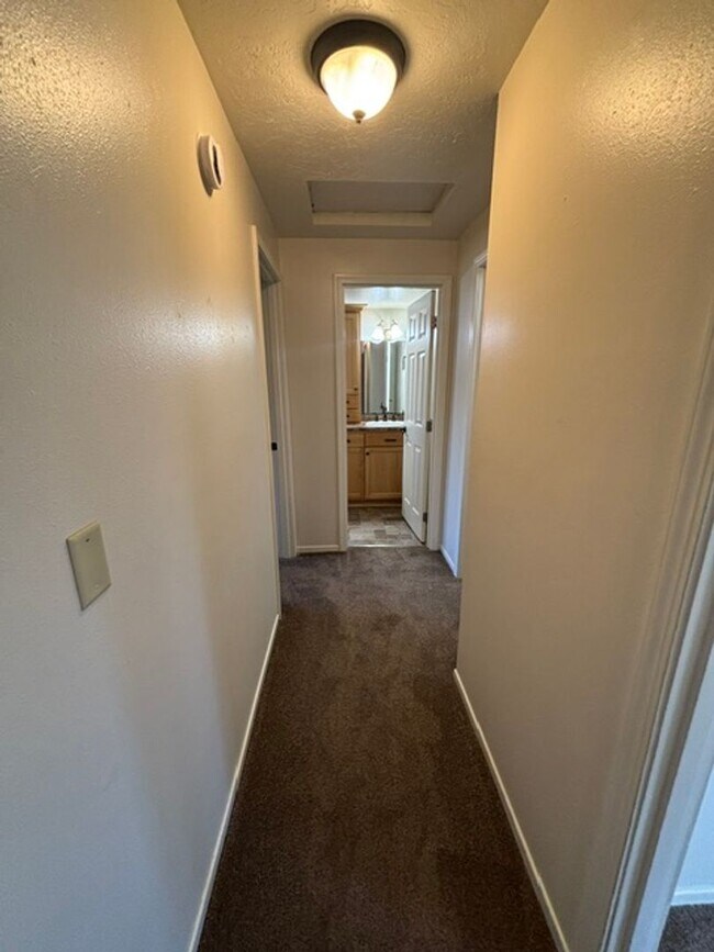 Building Photo - 408 E Pinehurst Dr