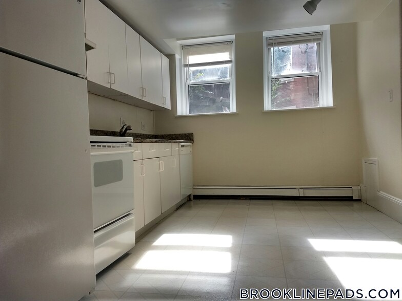 Building Photo - 208 Winthrop Rd