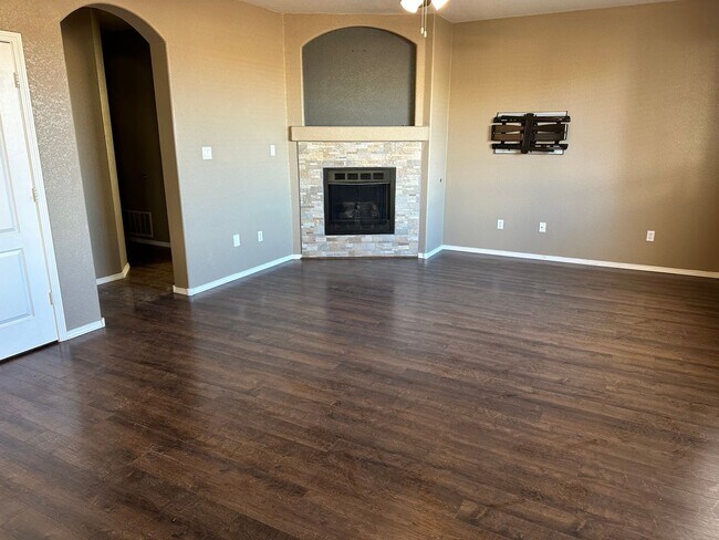 Building Photo - Cabezon Beauty | Large Yard | 2 Living Areas & Upstairs Loft | 1-year Lease |Tours Available!