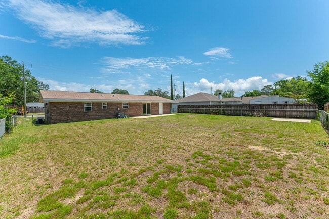 Building Photo - Central 4 bedroom in Niceville!