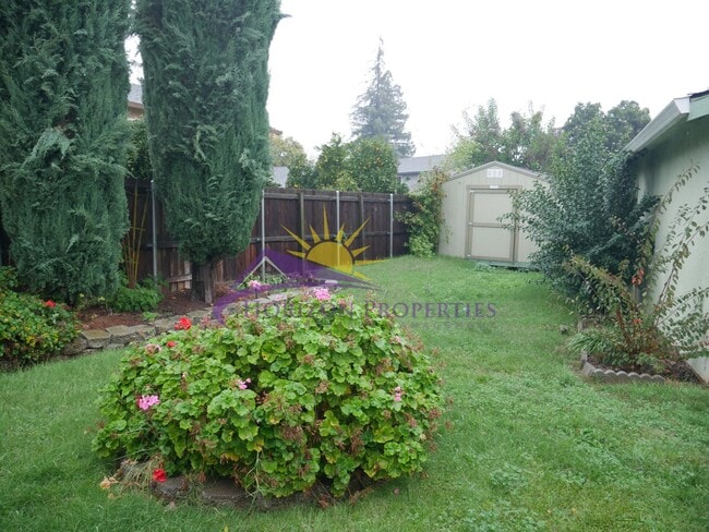 Building Photo - Spacious 4 Bed 2 Bath 1,575 sqft Lincoln Village Home