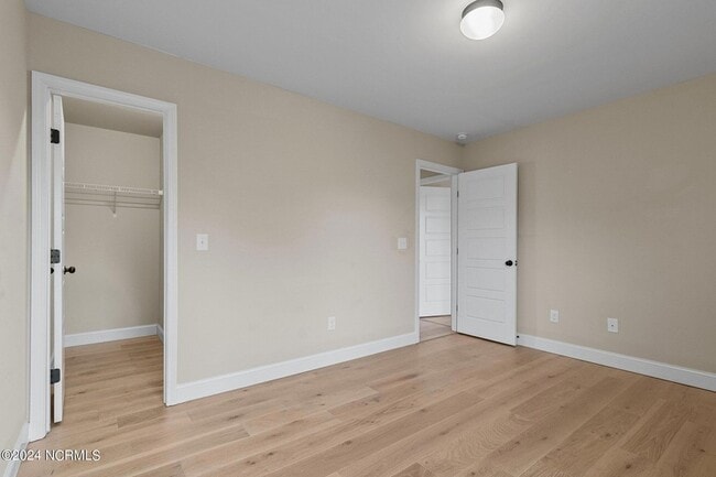 Building Photo - 204 Sandy Springs Rd