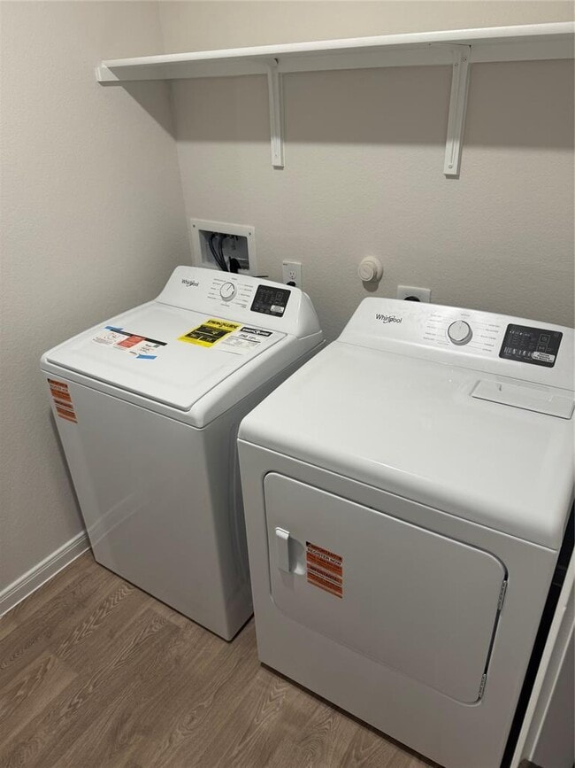 Building Photo - 237 NEW ALBANY Ln