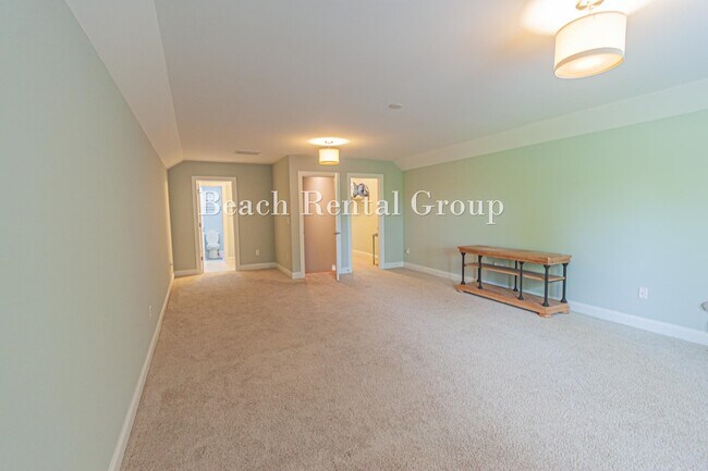 Building Photo - 2402 Via Palma Dr