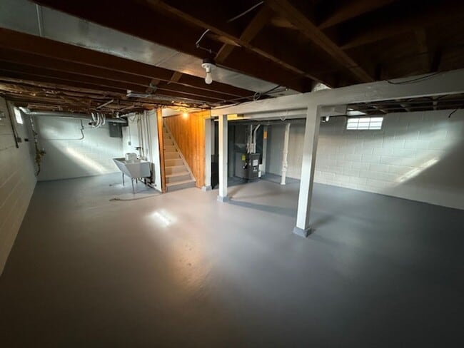 Building Photo - West Allis 3 bedroom 1 bath with 2 car garage