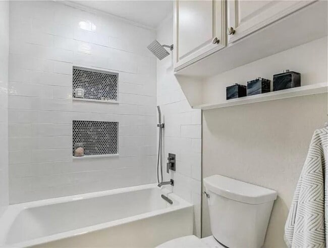 Building Photo - 1100 St Williams Ave