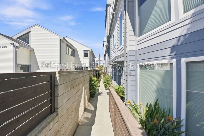 Building Photo - 3740 Third Avenue