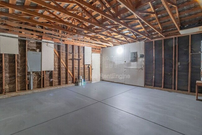 Building Photo - 8720 Fox Creek Dr