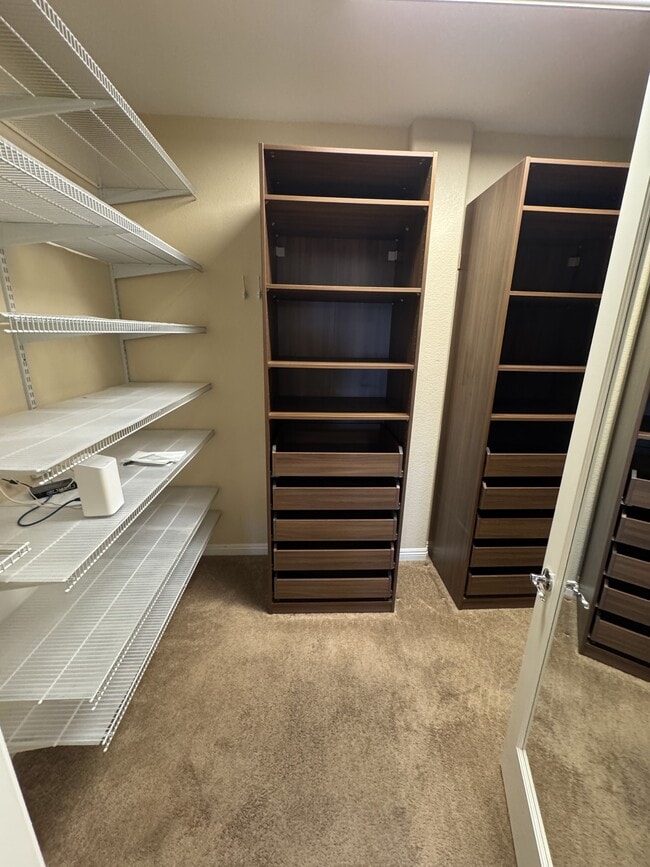 Building Photo - 851 Antilla Way