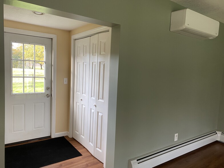 Building Photo - 1076 Clinton Ave