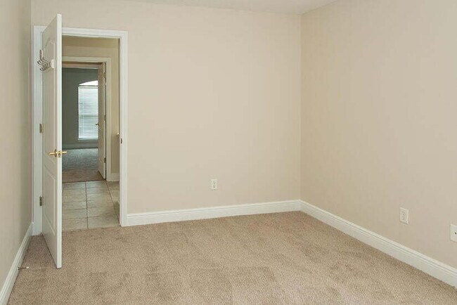 Building Photo - Spacious 3-Bedroom Sanctuary in gated comm...