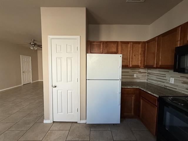 Building Photo - 704 E College St