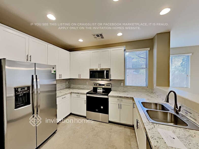 Building Photo - 10054 E Impala Ave