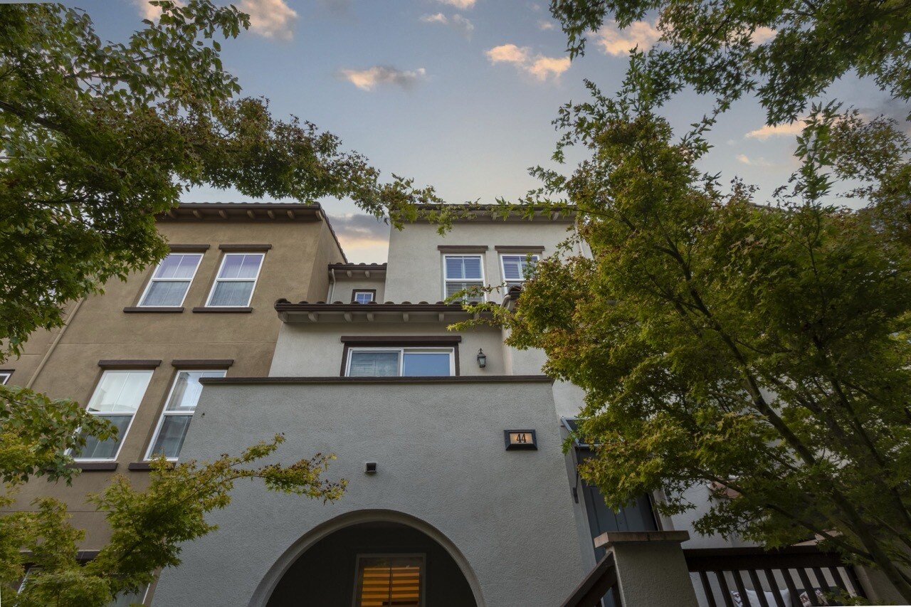 Building Photo - 44 Muller Pl