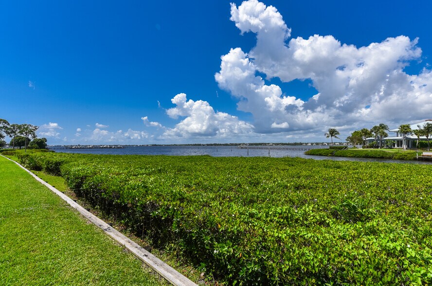 Building Photo - 2273 NW 22nd Ave