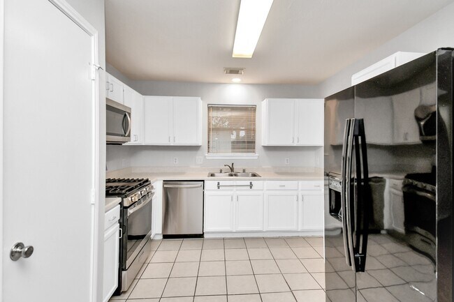 Building Photo - 3919 Rolling Springs Ln