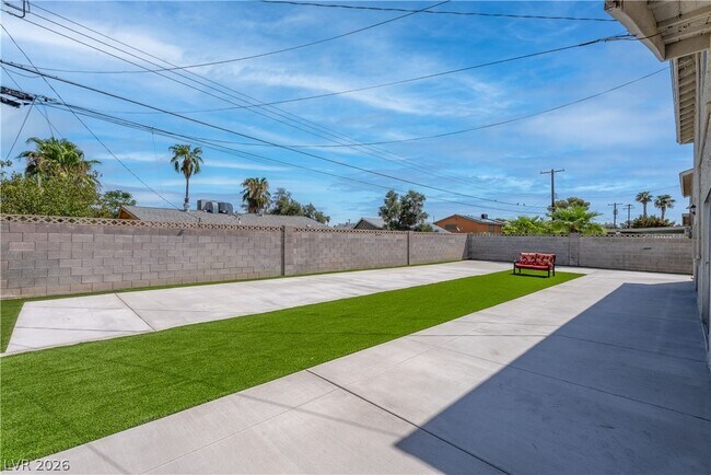 Building Photo - 2298 Golden Arrow Dr