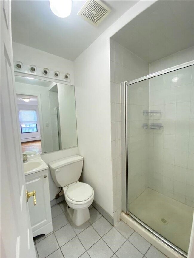 Building Photo - 409 1st St