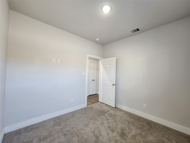 Building Photo - 9710 Tuffly St