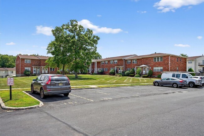 Building Photo - 276 Temple Hill Rd