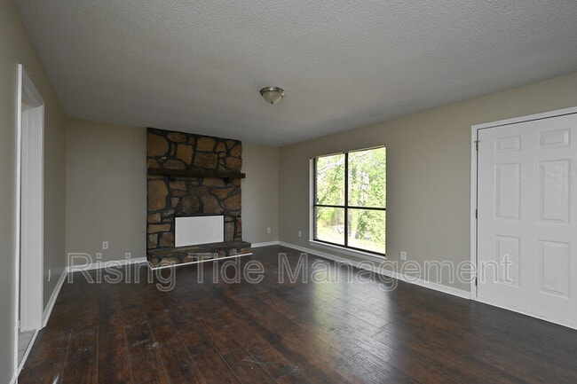 Building Photo - 436 10th Ct